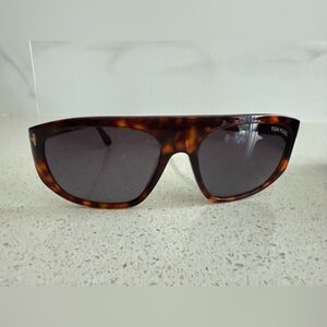 TOM FORD TF 1002 Edward-02 Sunglasses 52B Havana/Gray Gradient